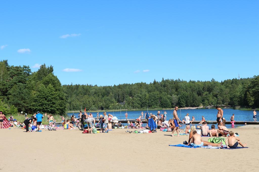 Roesjoebaden Camping & Stugby Соллентуна Экстерьер фото
