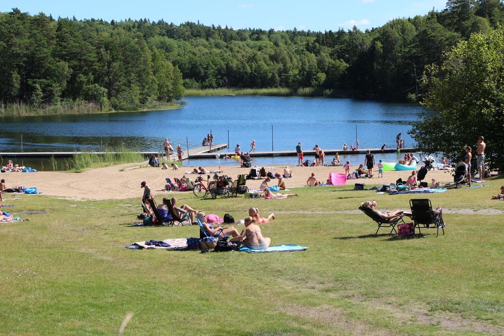 Roesjoebaden Camping & Stugby Соллентуна Экстерьер фото