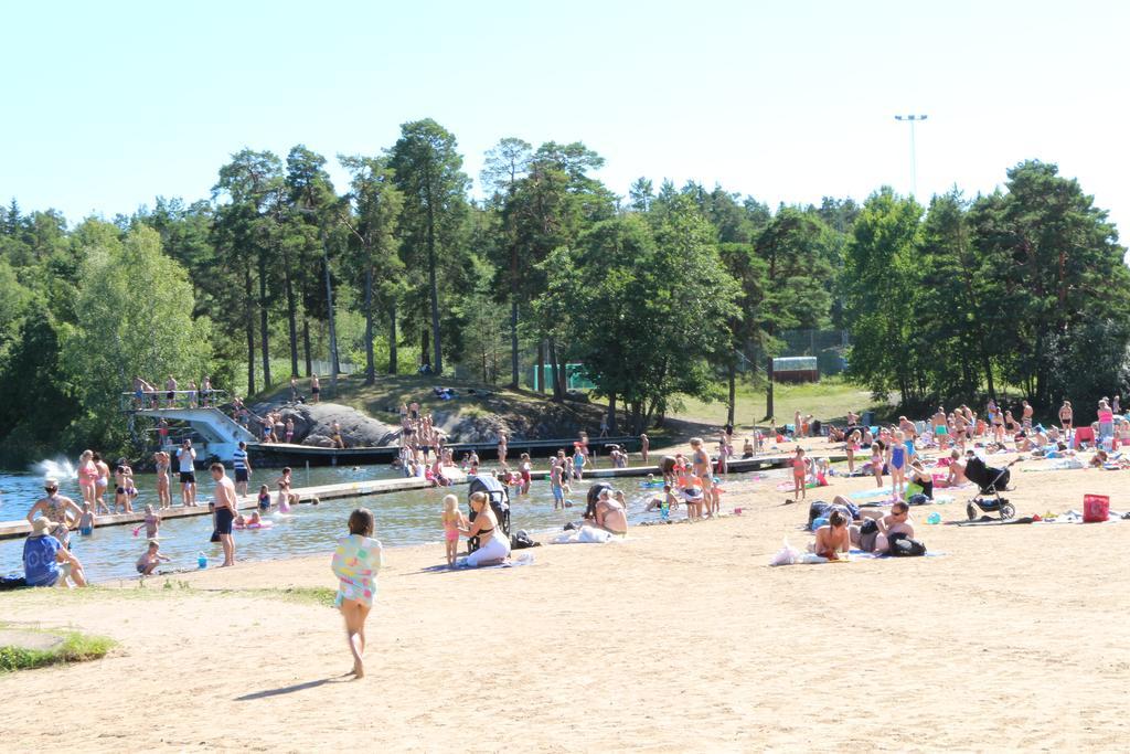 Roesjoebaden Camping & Stugby Соллентуна Экстерьер фото