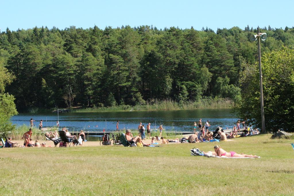 Roesjoebaden Camping & Stugby Соллентуна Экстерьер фото