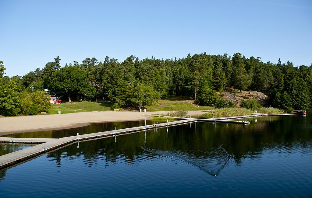 Roesjoebaden Camping & Stugby Соллентуна Экстерьер фото